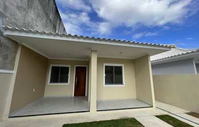 Imagem: A casa possui 2 Dormitórios, 1 Banheiro, 2 Vagas na garagem