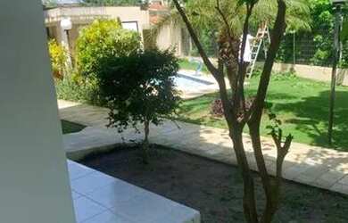 Imagem: A casa possui 4 Dormitórios, 5 Banheiros, 2 Vagas na garagem