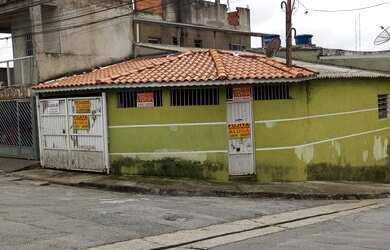 Imagem: A casa possui 2 Dormitórios, 1 Banheiro, 1 Vaga na garagem