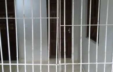 Imagem: A casa possui 2 Dormitórios, 1 Banheiro e está localizado