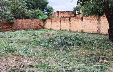 Imagem 2: E/ Vende-se terreno. 