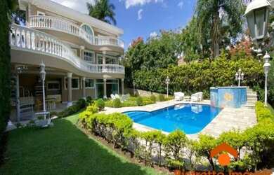 Imagem: A casa em condomínio possui 4 Dormitórios, 5 Banheiros, 4