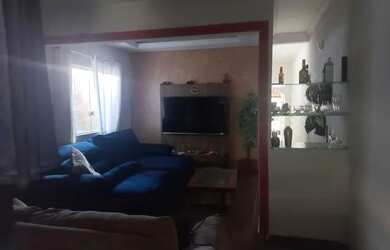 Imagem: A casa possui 3 Dormitórios, 3 Banheiros, 2 Vagas na garagem