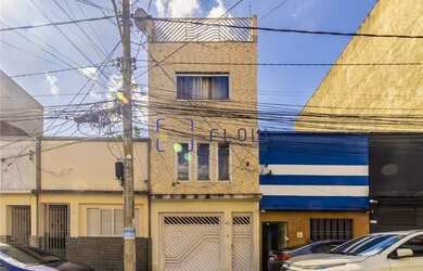 Imagem: A casa possui 4 Dormitórios, 5 Banheiros, 272m² de Área e