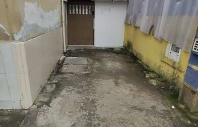 Imagem: A casa possui 1 Dormitório, 1 Banheiro e está localizado