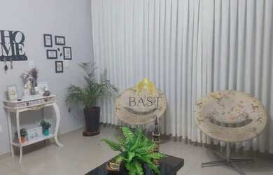 Imagem: A casa possui 3 Dormitórios, 3 Banheiros, 4 Vagas na garagem