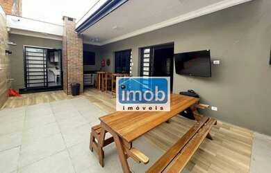 Imagem: A casa possui 2 Dormitórios, 3 Banheiros, 3 Vagas na garagem