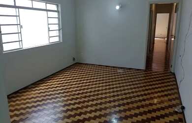 Imagem: A casa possui 2 Dormitórios, 2 Banheiros, 1 Vaga na garagem