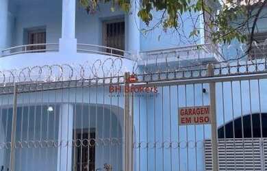 Imagem: A casa possui 5 Dormitórios, 5 Banheiros, 4 Vagas na garagem