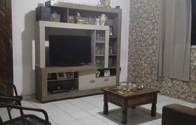 Imagem: A casa possui 3 Dormitórios, 2 Banheiros, 2 Vagas na garagem