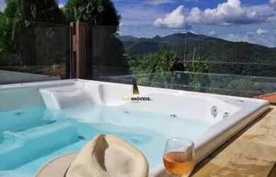 Imagem: A casa possui 3 Dormitórios, 3 Banheiros, 2 Vagas na garagem