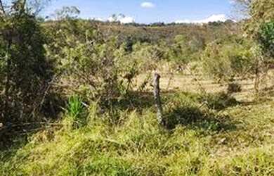 Imagem: O terreno possui 2.800m² de Área e está localizado em Vale