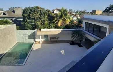 Imagem: A casa em condomínio possui 4 Dormitórios, 5 Banheiros, 5