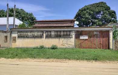 Imagem: A casa possui 2 Dormitórios, 1 Banheiro, 5 Vagas na garagem