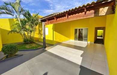 Imagem: A casa possui 2 Dormitórios, 1 Banheiro, 1 Vaga na garagem