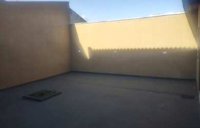 Imagem: A casa possui 3 Dormitórios, 1 Banheiro e 5 Vagas na garagem