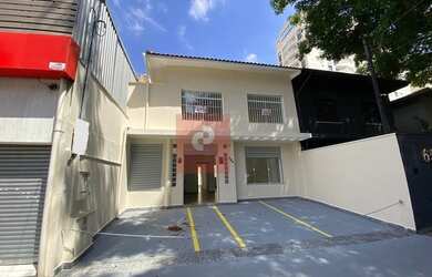 Imagem: O depósito possui 3 Vagas na garagem e 191m² de Área e está