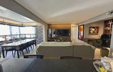 Imagem: O apartamento possui 3 Dormitórios, 4 Banheiros, 2 Vagas na