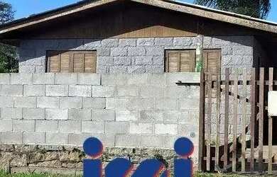 Imagem: A casa possui 3 Dormitórios, 1 Banheiro, 2 Vagas na garagem