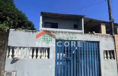 Imagem: A casa possui 2 Dormitórios, 3 Banheiros, 2 Vagas na garagem