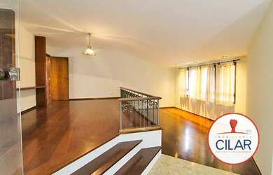 Imagem: A casa possui 3 Dormitórios, 3 Banheiros, 261m² de Área e