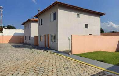 Imagem: A casa em condomínio possui 2 Dormitórios, 1 Banheiro, 2 Vagas