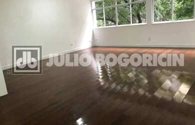 Imagem: O apartamento possui 4 Dormitórios, 3 Banheiros, 182m² de