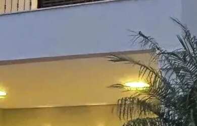 Imagem: A casa em condomínio possui 4 Dormitórios, 5 Banheiros, 2