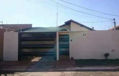 Imagem: A casa em condomínio possui 1 Dormitório, 2 Banheiros, 3 Vagas