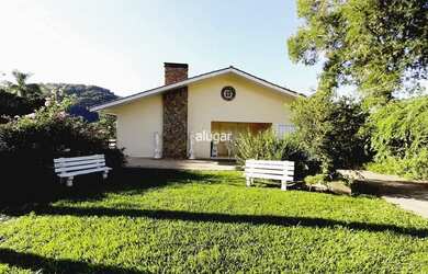 Imagem: A casa possui 3 Dormitórios, 3 Banheiros, 2 Vagas na garagem