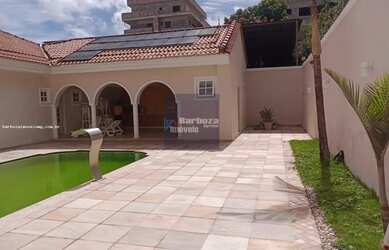 Imagem 3: Casa de alto padrão à venda no Centro de São Lourenço - MG