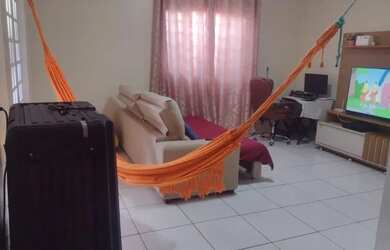 Imagem: A casa possui 2 Dormitórios, 1 Banheiro, 1 Vaga na garagem