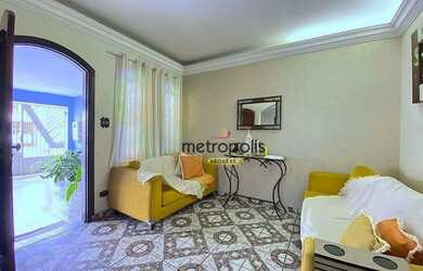 Imagem: A casa possui 4 Dormitórios, 3 Banheiros, 3 Vagas na garagem