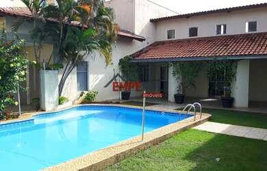 Imagem: A casa possui 4 Dormitórios, 5 Banheiros, 4 Vagas na garagem