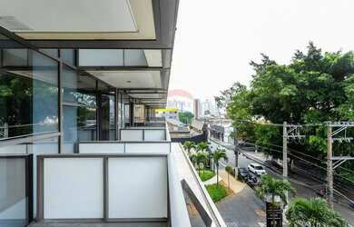 Imagem 12: Lindo Conjunto Comercial com sacada privativa e 32 mts, 1 vaga e com a...