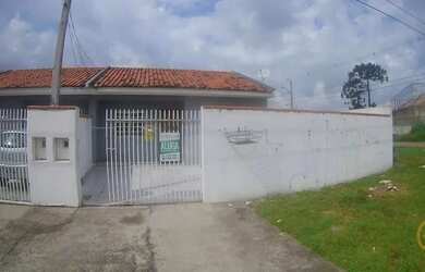 Imagem: A casa possui 3 Dormitórios, 1 Banheiro, 1 Vaga na garagem