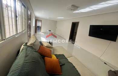 Imagem: A casa possui 3 Dormitórios, 2 Banheiros, 3 Vagas na garagem