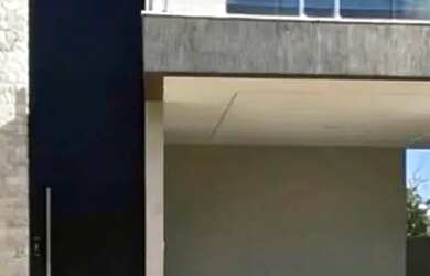 Imagem: A casa em condomínio possui 4 Dormitórios, 4 Banheiros, 2