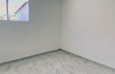 Imagem: A casa possui 2 Dormitórios, 1 Banheiro, 1 Vaga na garagem