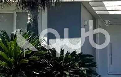 Imagem: A casa possui 3 Dormitórios, 4 Banheiros, 2 Vagas na garagem