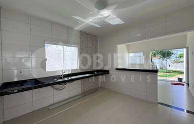 Imagem: A casa possui 2 Dormitórios, 1 Banheiro, 3 Vagas na garagem