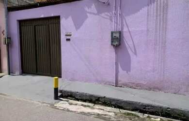 Imagem: A casa possui 1 Dormitório, 1 Banheiro, 1 Vaga na garagem