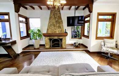 Imagem: A casa em condomínio possui 3 Dormitórios, 3 Banheiros, 4