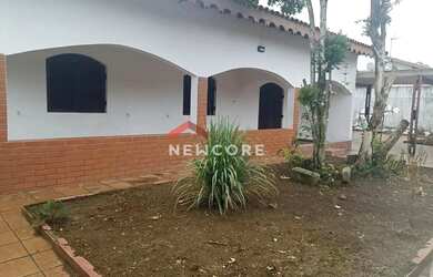 Imagem: A casa possui 2 Dormitórios, 3 Banheiros, 3 Vagas na garagem