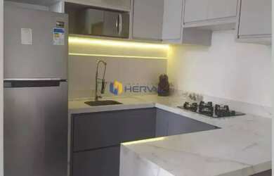 Imagem: O apartamento possui 2 Dormitórios, 1 Banheiro, 1 Vaga na garagem