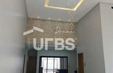 Imagem: A casa possui 3 Dormitórios, 4 Banheiros, 2 Vagas na garagem