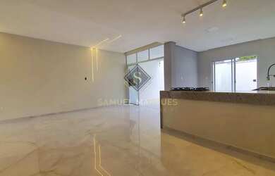 Imagem: A casa possui 3 Dormitórios, 3 Banheiros, 3 Vagas na garagem