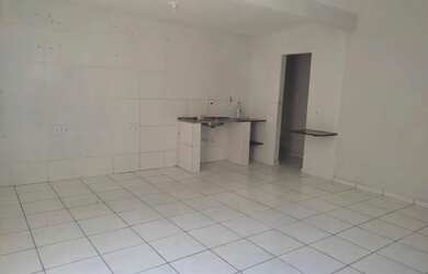 Imagem: A casa possui 2 Dormitórios, 1 Banheiro e está localizado