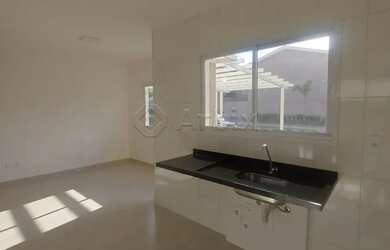 Imagem: A casa em condomínio possui 3 Dormitórios, 2 Banheiros, 2