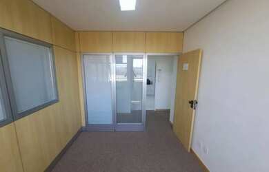 Imagem: O depósito possui 4 Vagas na garagem e 80m² de Área e está